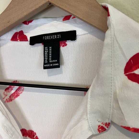 Forever 11 Flutter Sleeve Lips Shirt - Picture 4 of 6